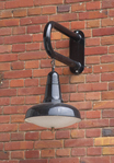 Buitenlamp.
<br/>
Paul Paris, mei 2014